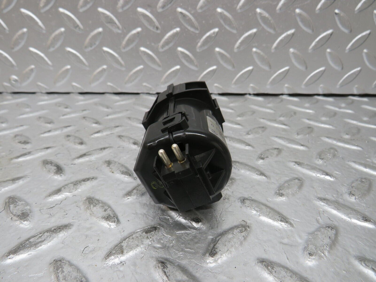 27581 Mercedes-Benz S124 300TE Wagon Temperature Sensor Bosch 0130002802