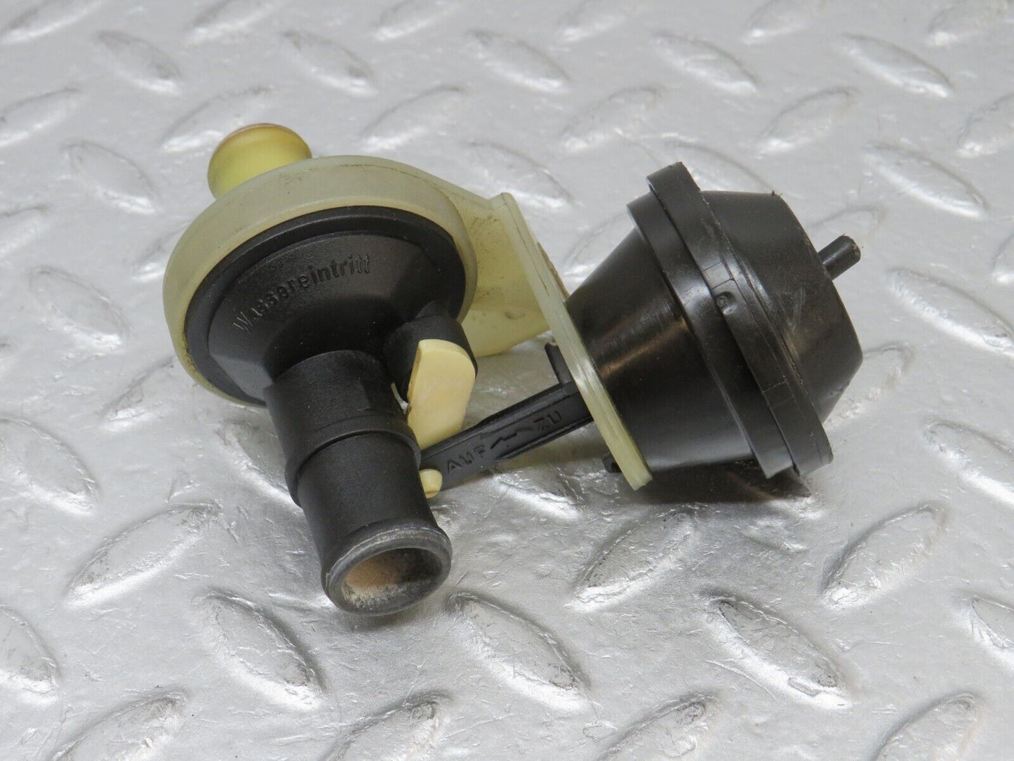 36574 Mercedes-Benz W201 190E 2.0L Heater Control Valve