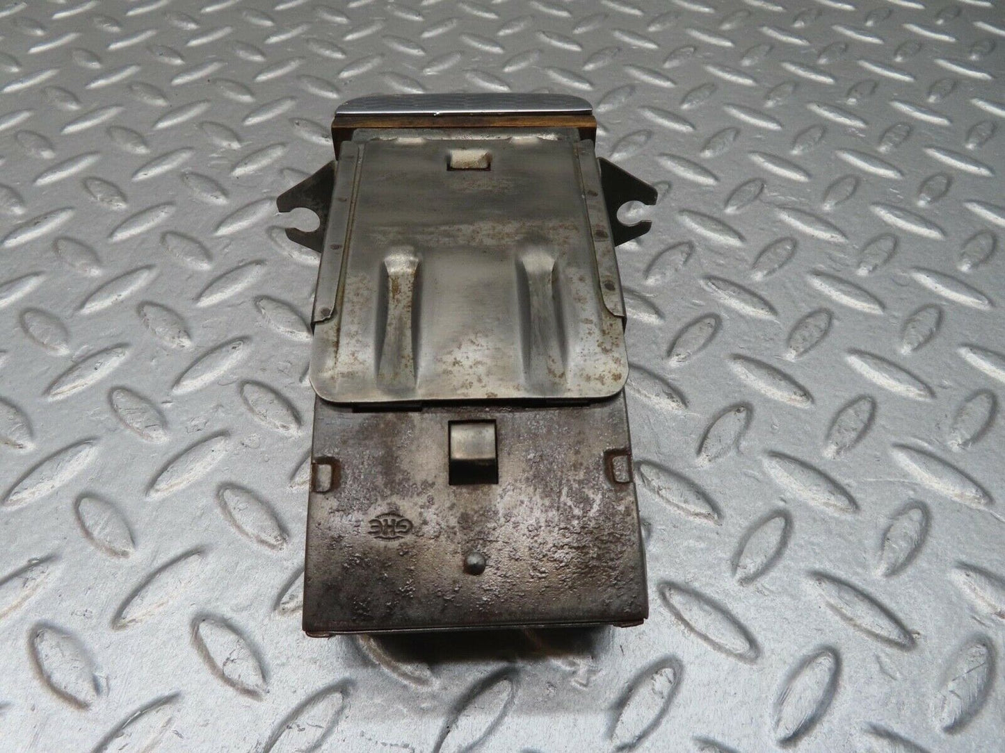 12888 Mercedes-Benz W111 220SE Centre Console Ashtray Wood Finish