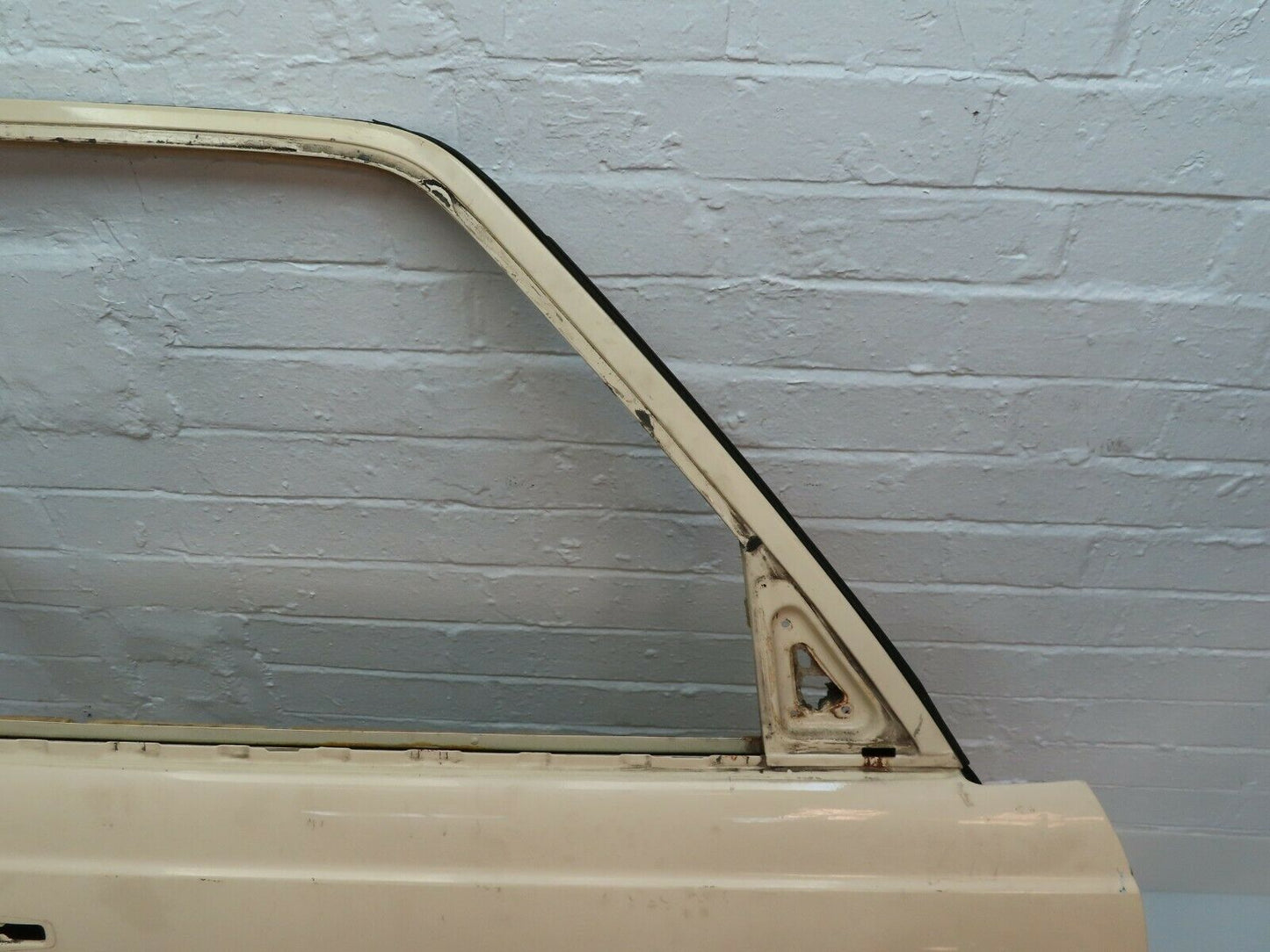 4079 Mercedes-Benz S123 200T Wagon Front Right Door With Lower Trim