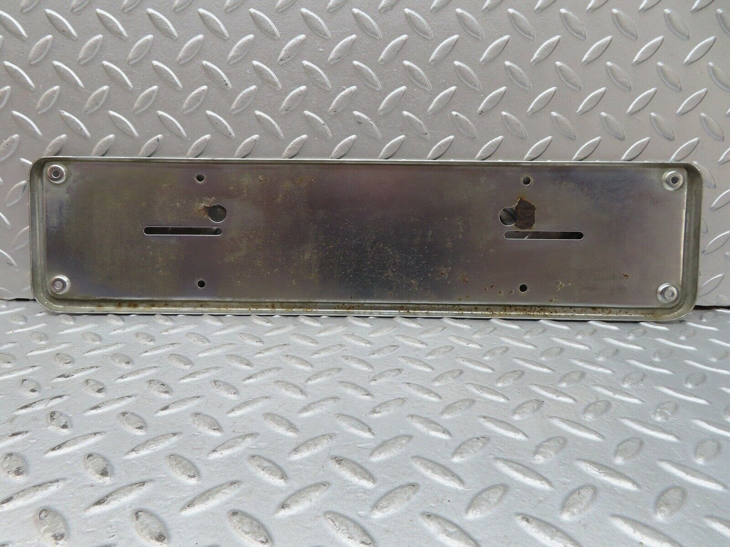 17674 Mercedes-Benz W116 450SEL  Rear number Plate Holder