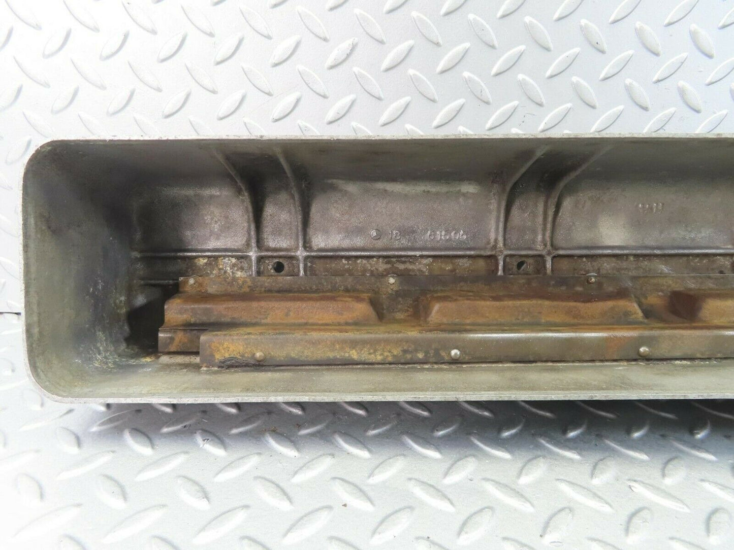 8553 Mercedes-Benz W111 Cylinder Head Valve Cover 1800161505