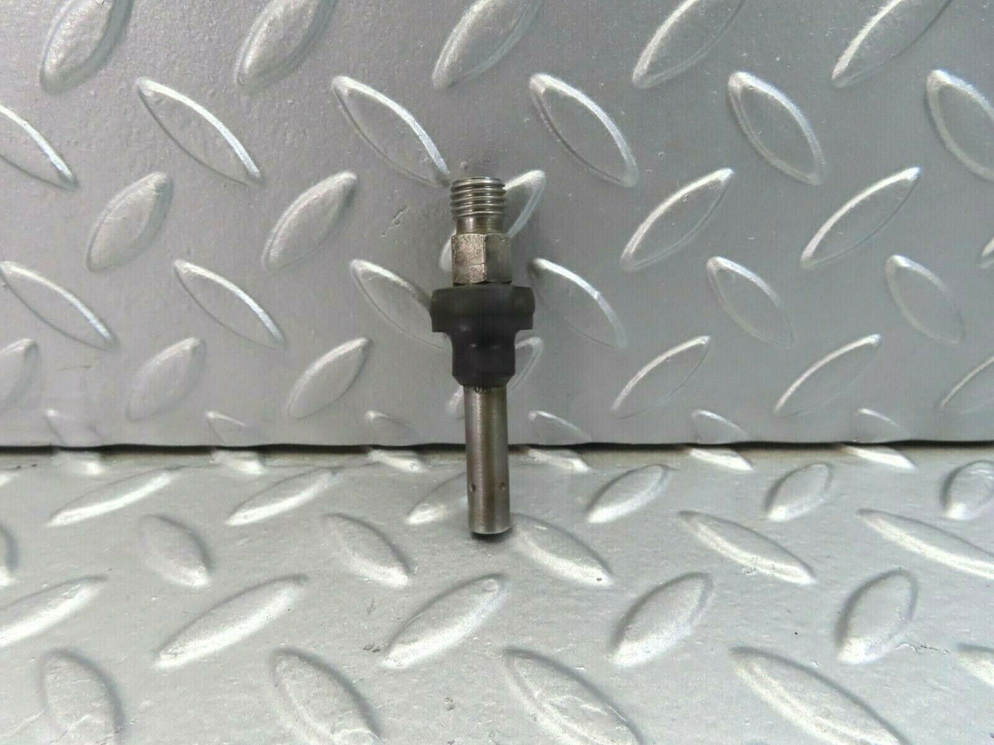 9805 Mercedes-Benz C123 280CE Coupe Fuel Injector Bosch 0437502010