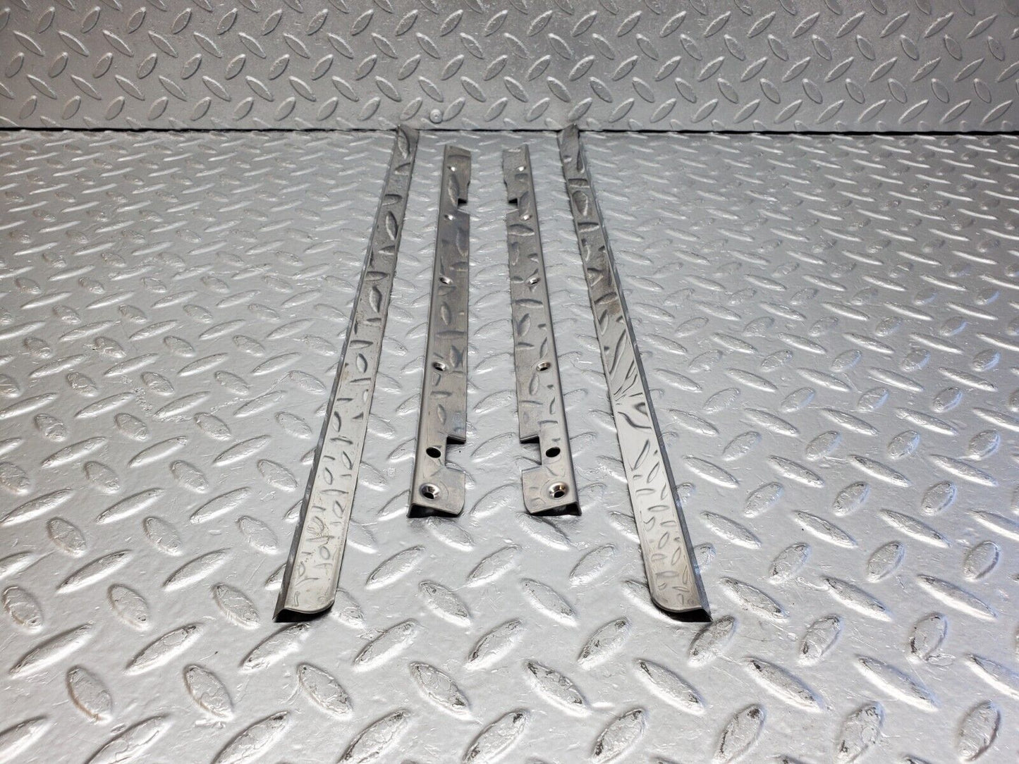 45983 Mercedes-Benz W126 420SE Sunroof Chrome Trim Set