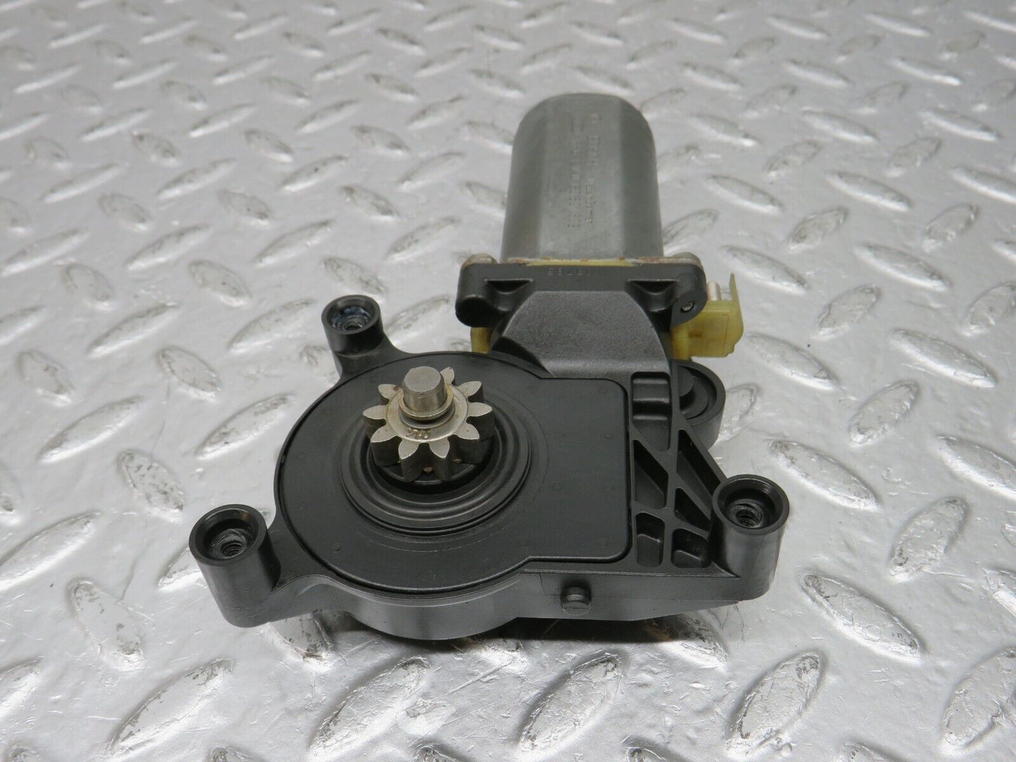 33413 Mercedes-Benz W202 C180 Window Regulator Motor Front Left 0130821638