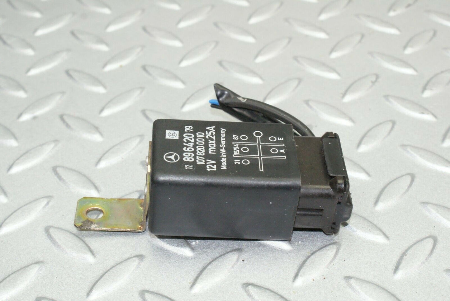 2512 Mercedes-Benz W116 350SE Rear Heated Window Relay 1078200010