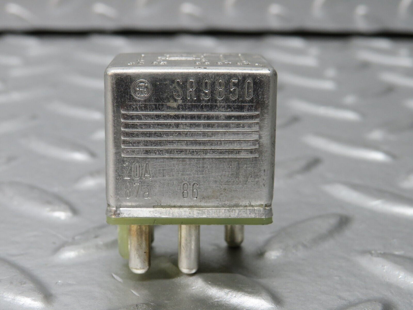31231 Mercedes-Benz S124 220TE Wagon Multi Purpose Relay 0015420219