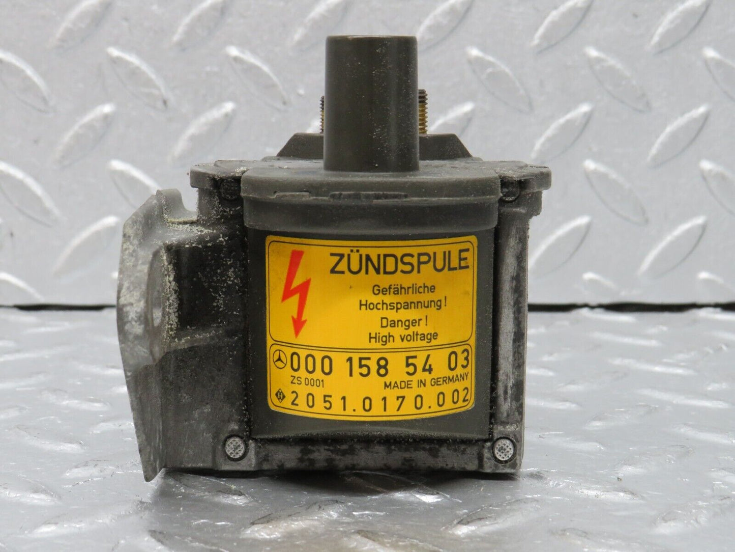 38852 Mercedes-Benz W201 190E 2.6L Ignition Coil 0001585403 2051.0170.002