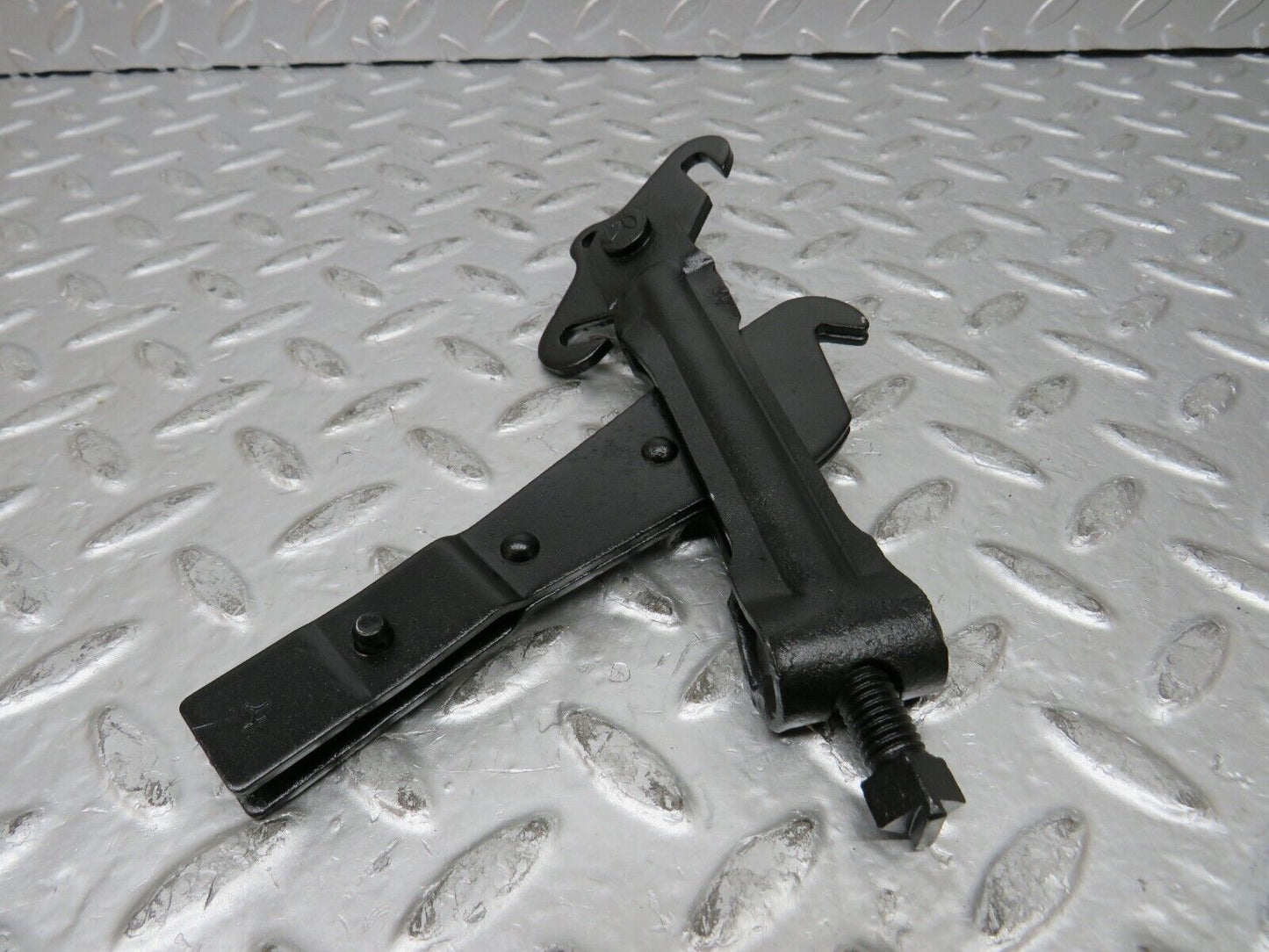 26999 Mercedes-Benz W123 240D Handbrake Regulator