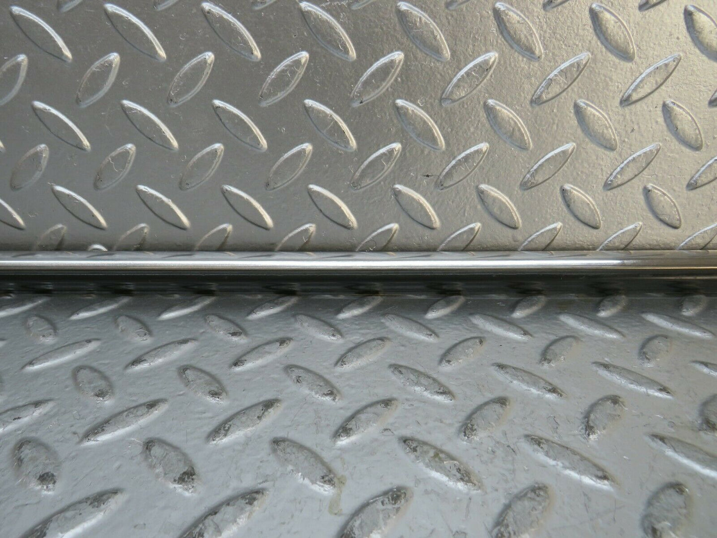 23639 Mercedes-Benz W114 280E Front Right Door Centre Moulding Trim