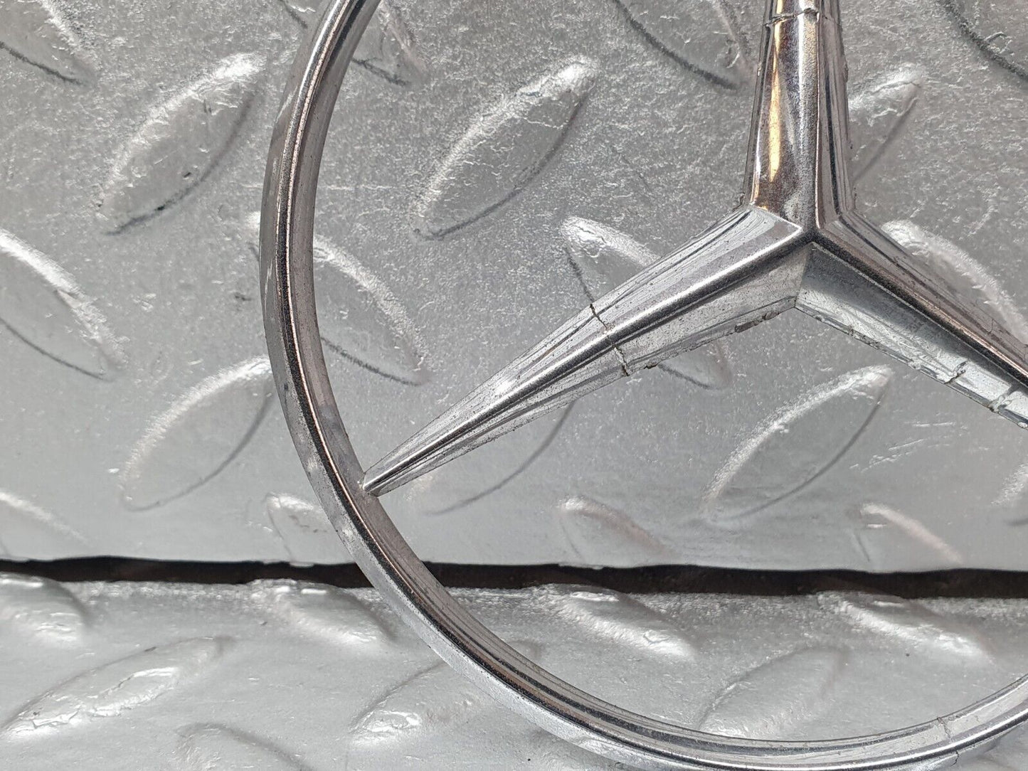 41206 Mercedes-Benz W126 300SE Trunk Lid Badge Emblem 1267580158
