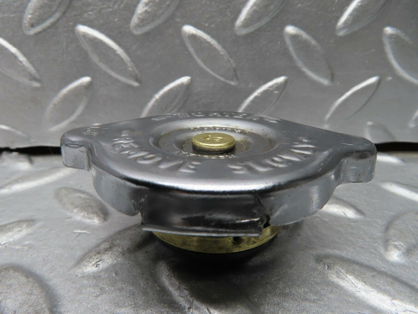 20347 Mercedes-Benz W114 280CE Coupe Radiator Cap RS-512A