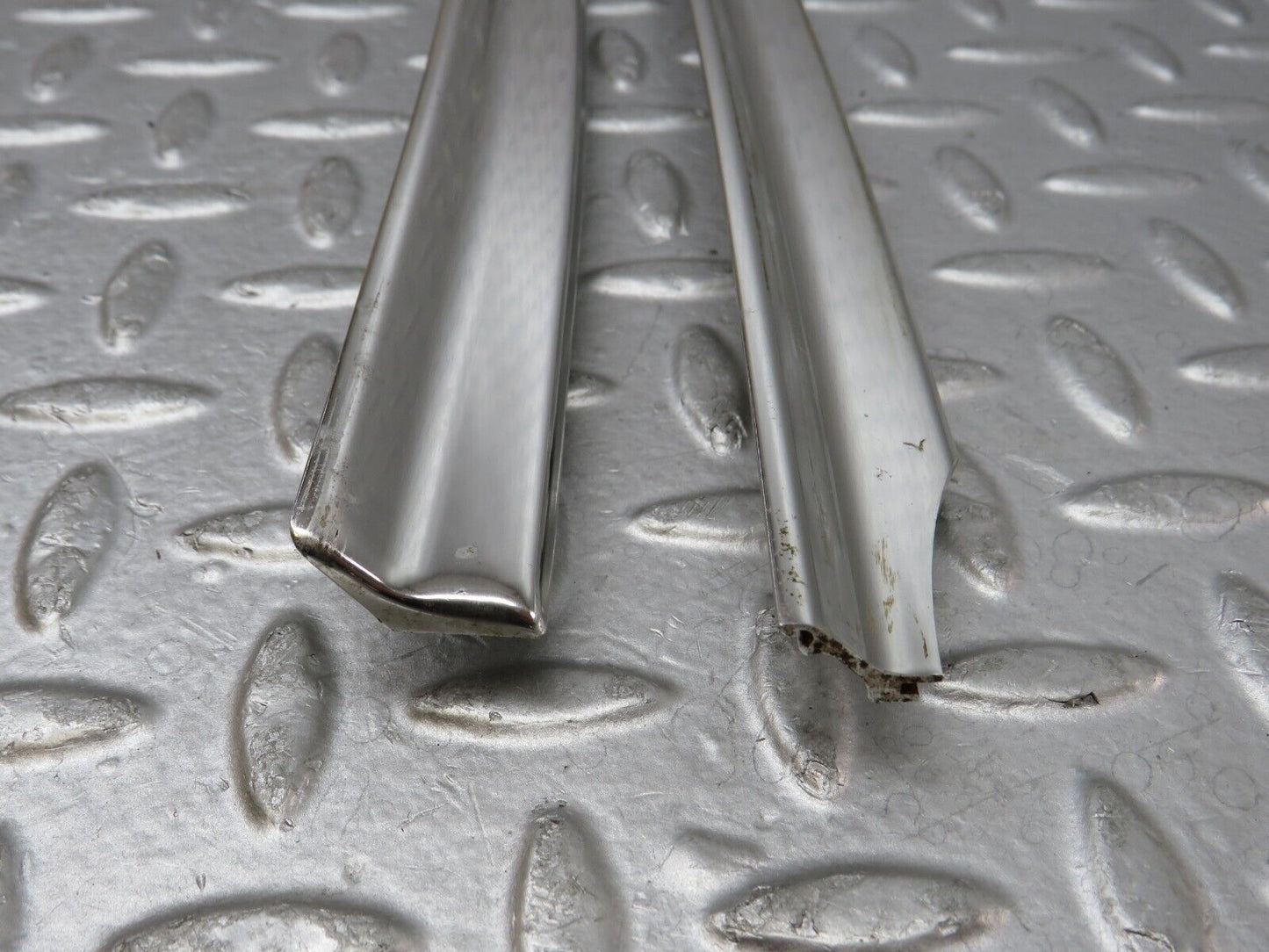 35626 Mercedes-Benz R107 280SL Coupe Soft Top Cover Chrome Trim
