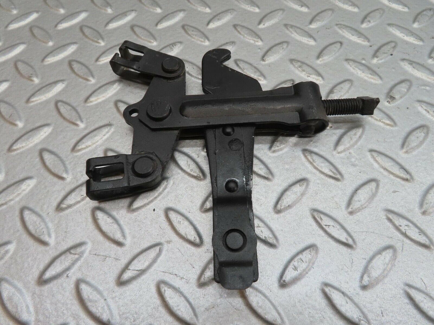 13883 Mercedes-Benz C107 280SLC Handbrake Adjusting Handbrake Regulator