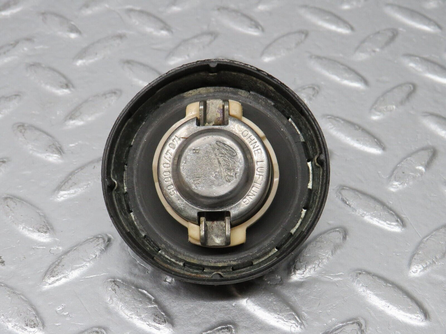 38590 Mercedes-Benz R129 280SL Coupe Fuel Tank Cap 1404700005