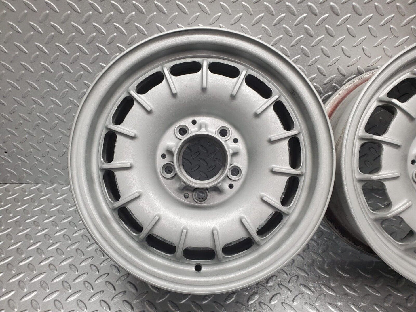 46812 Mercedes-Benz Alloy Wheel Set Mexican Hat 6Jx14H2 ET30 1084000902
