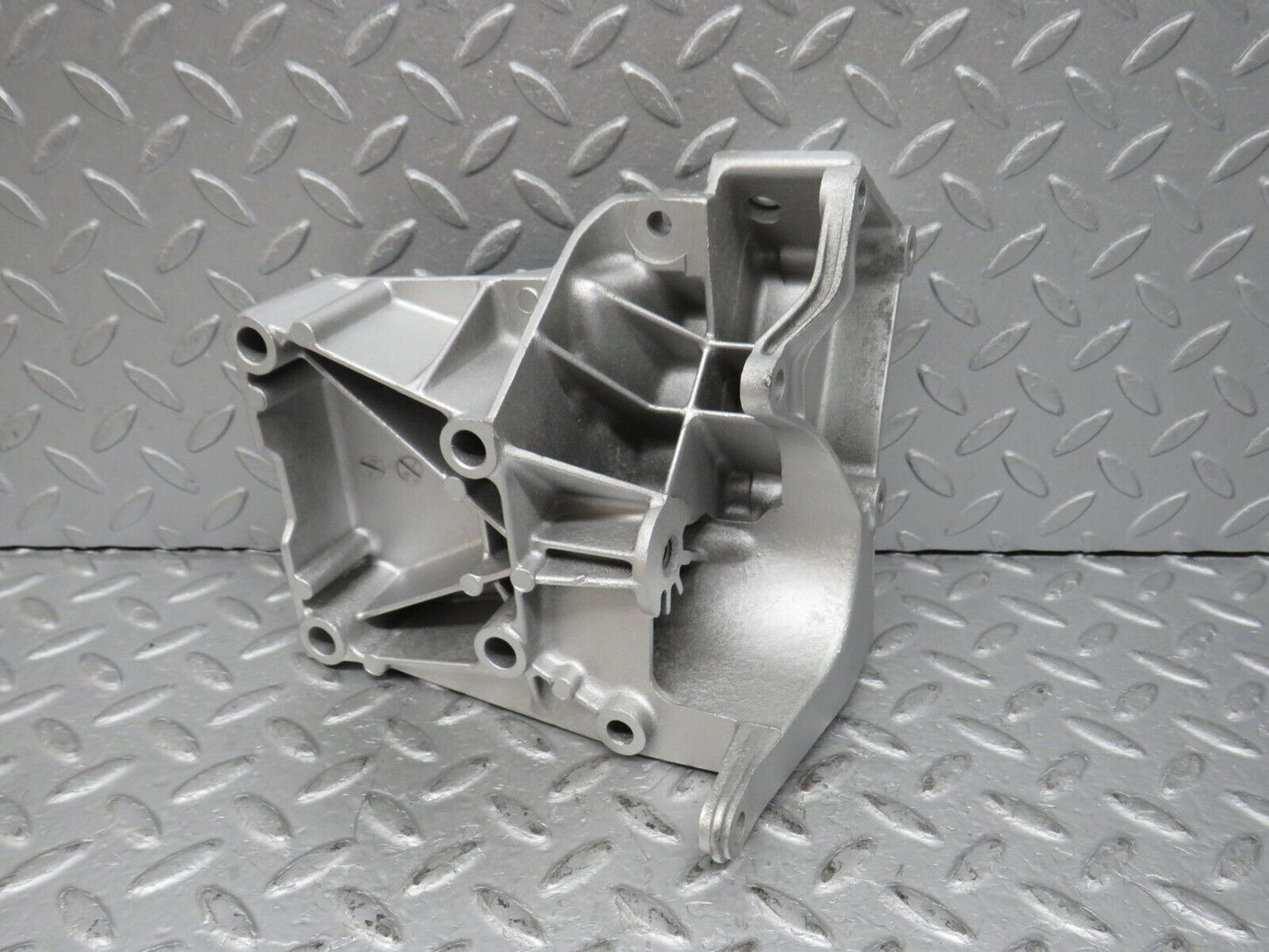 36790 Mercedes-Benz W201 190E 2.0L Power Steering Pump Bracket 1022361030