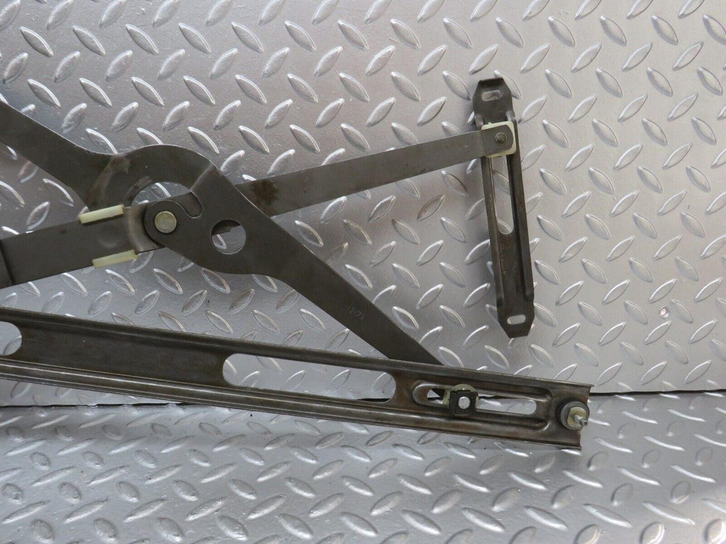 25082 Mercedes-Benz R107 C107 Front Right Power Window Regulator 1077200846