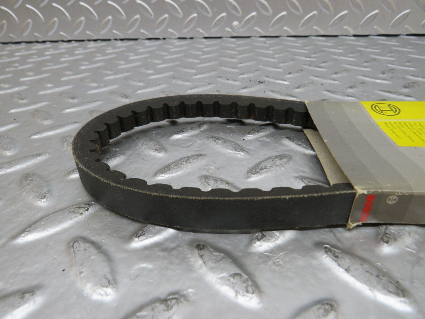 27069 Mercedes-Benz W123 280E V Belt New AVX13X825LA