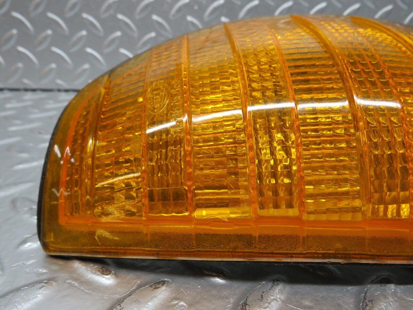 31063 Mercedes-Benz W123 200D Indicator Light Front Left Hella 32744R6