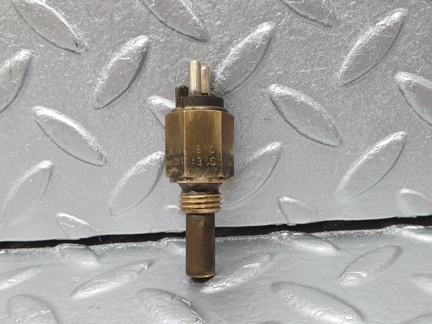 41334 Mercedes-Benz W123 280E Temperature Sensor VDO