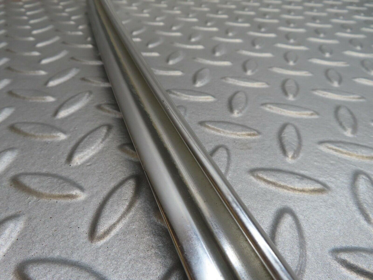 16088 Mercedes-Benz W123 280E Rear Windscreen Chrome Frame