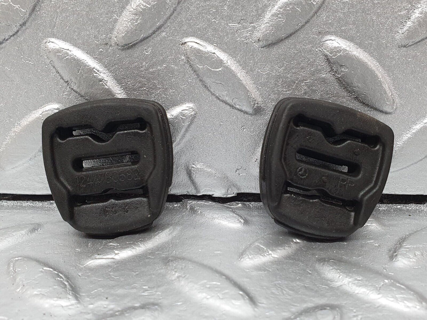41845 Mercedes-Benz W202 C200 Fuel Pump Fuel Filter Rubber Bracket 1244780582