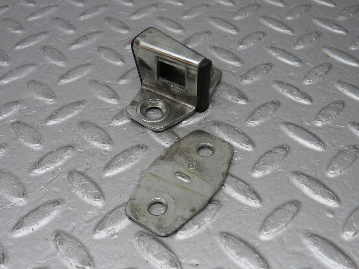 36613 Mercedes-Benz W201 190E 2.0L Door Lock Latch