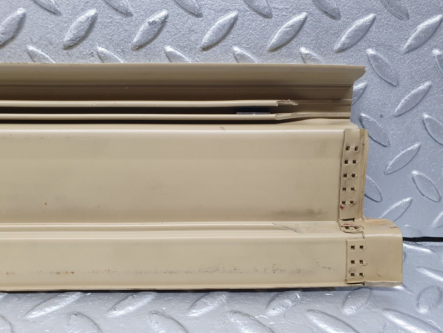 40942 Mercedes-Benz W126 300SE Front Left Door Sill Trim Beige