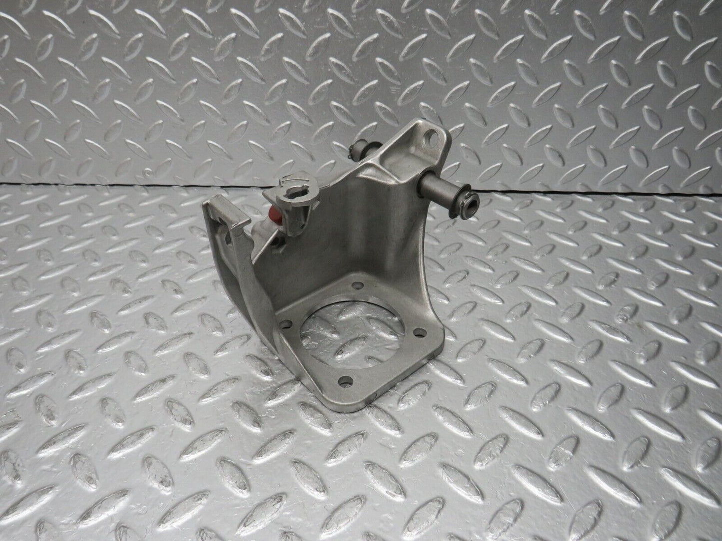 31465 Mercedes-Benz S124 220TE Wagon Brake Pedal Bracket 1292900119