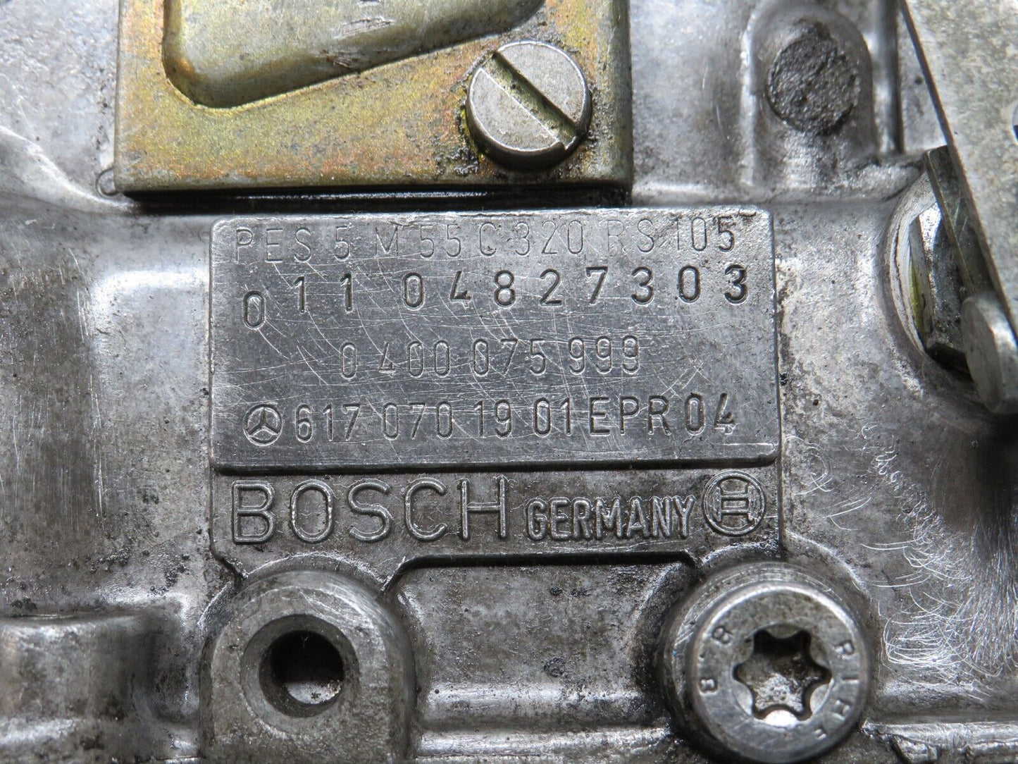32930 Mercedes-Benz W123 300D Fuel Injection Pump Bosch 6170701901 0400075999