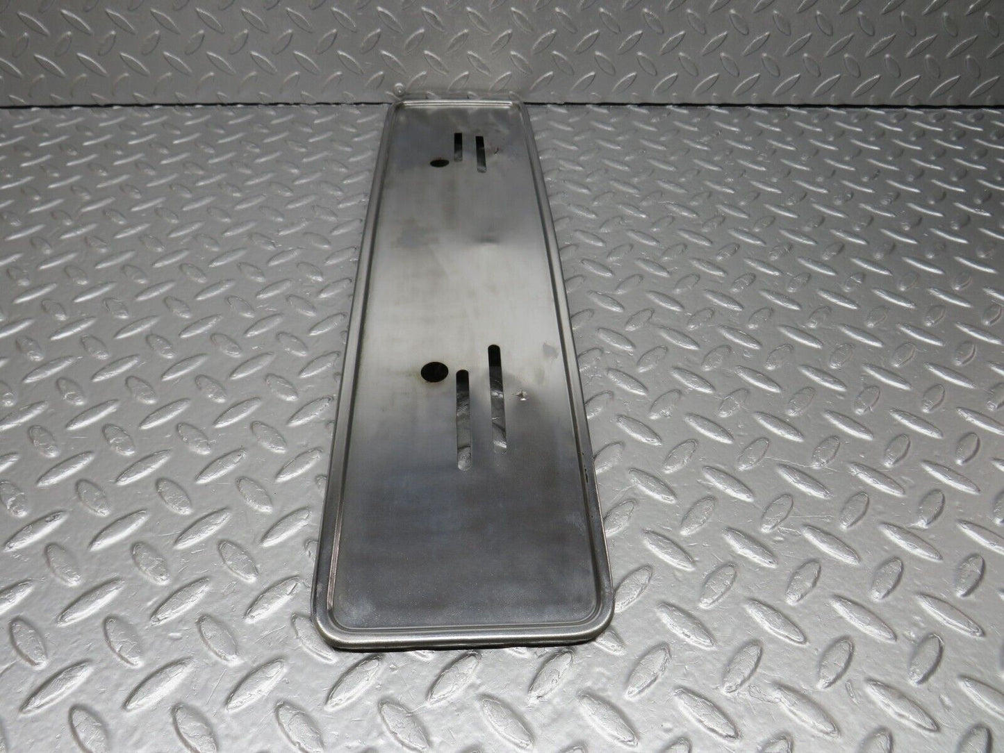 40663 Mercedes-Benz W123 300D Front Chrome Number Plate Holder
