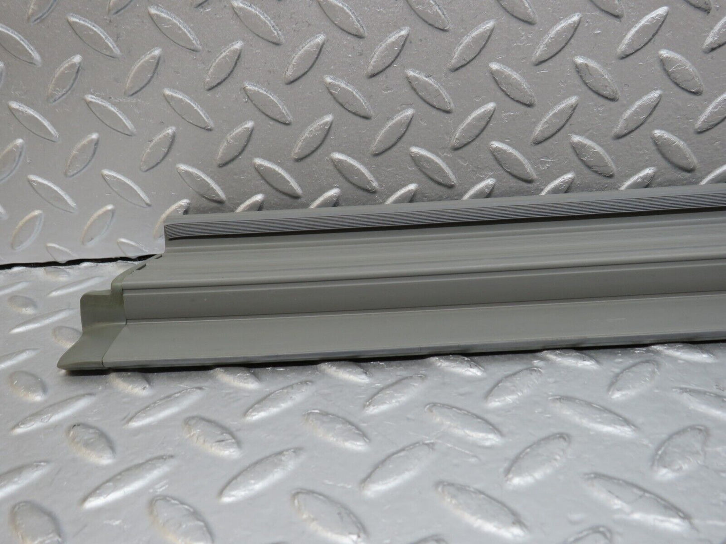 35989 Mercedes-Benz W126 420SE Front Right Door Sill Trim Grey
