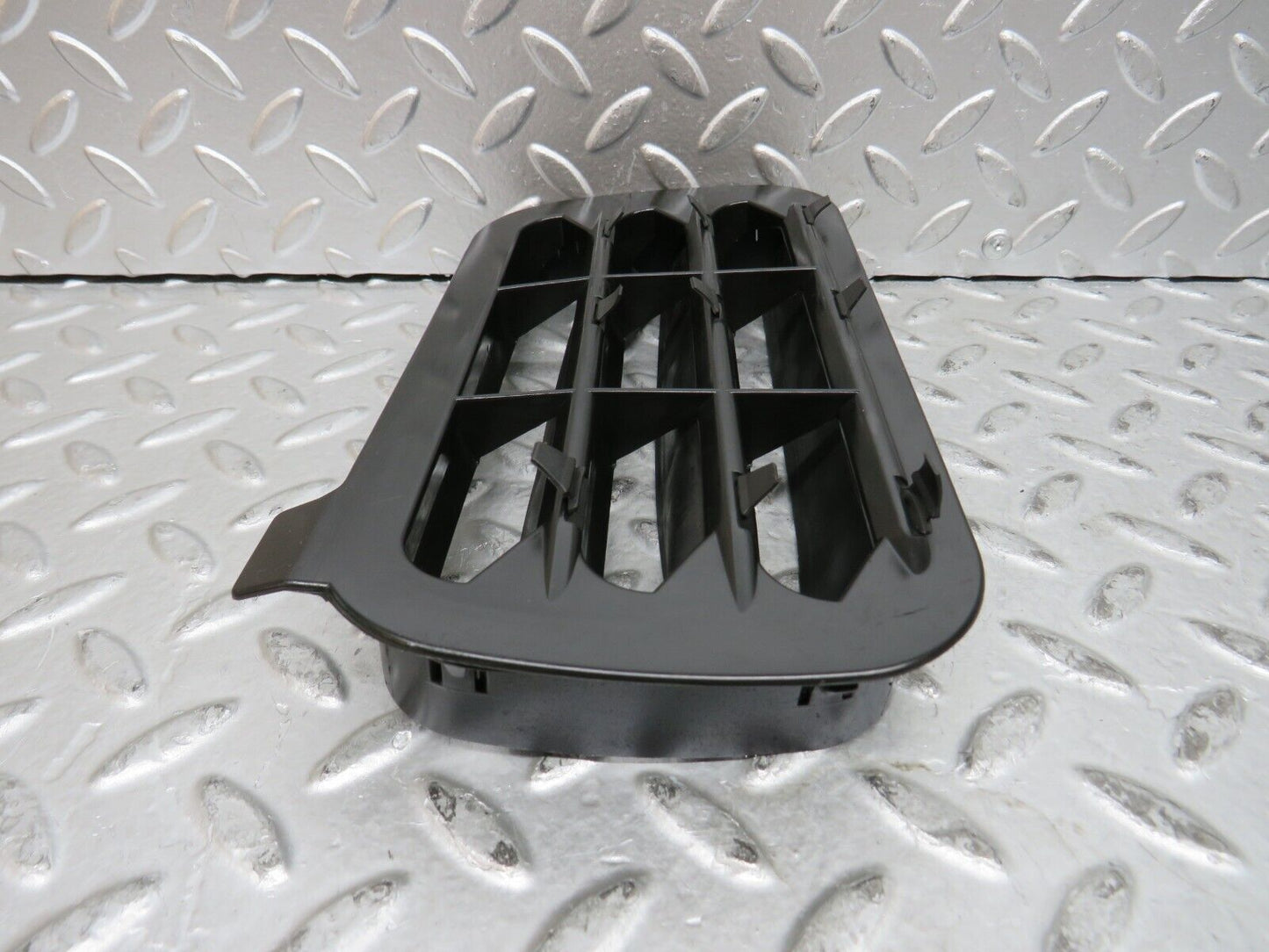 29107 Mercedes-Benz C124 320CE Coupe Rear Air Intake Vent