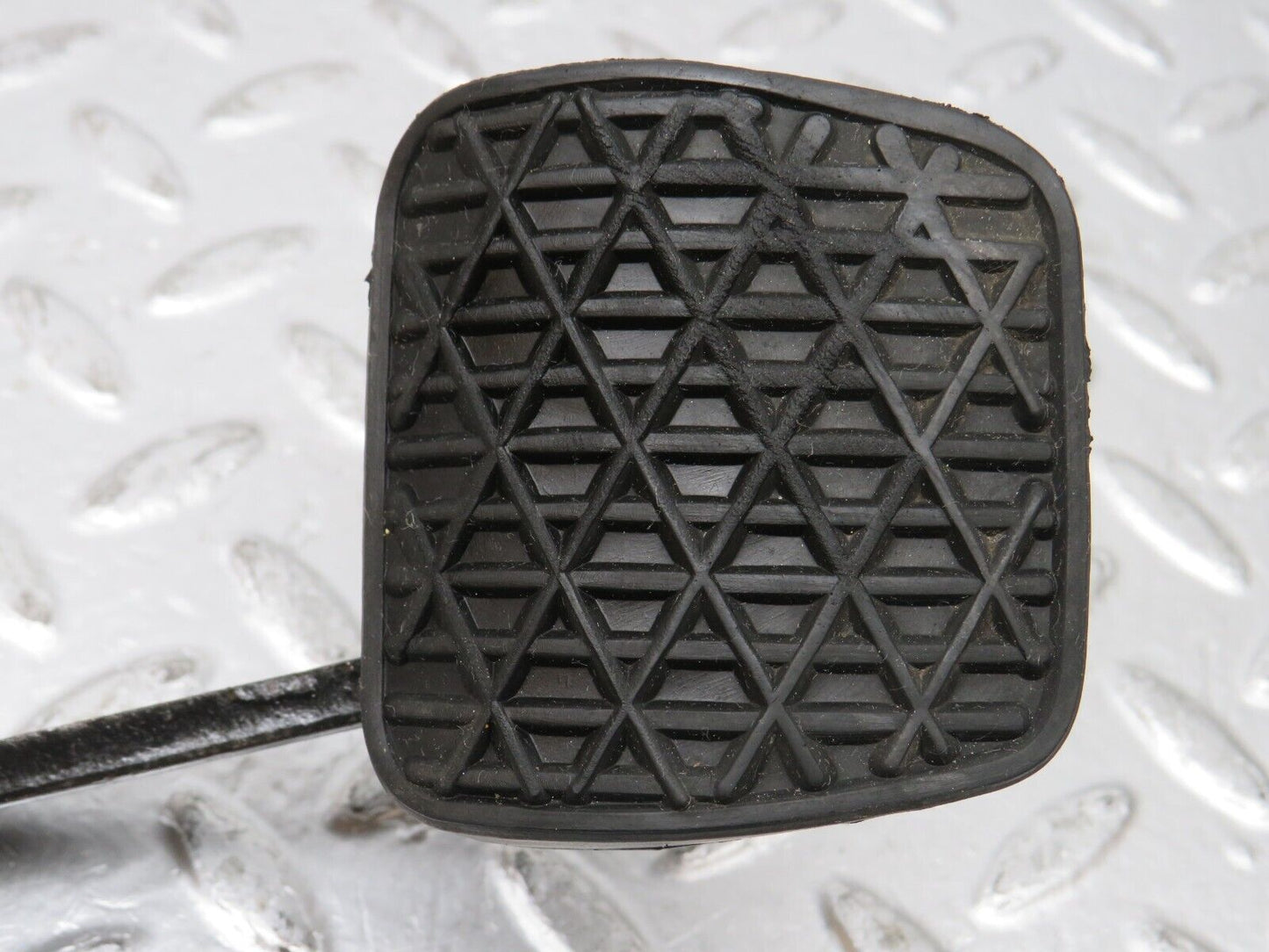 31146 Mercedes-Benz W123 200D Brake Pedal With Rubber