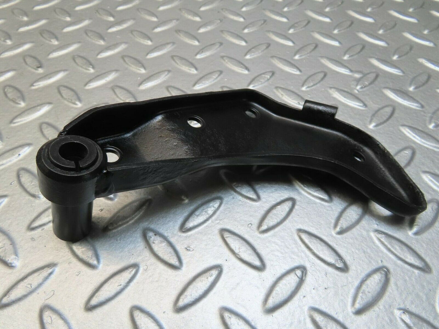11524 Mercedes-Benz C123 230CE Coupe Alternator Generator Bracket