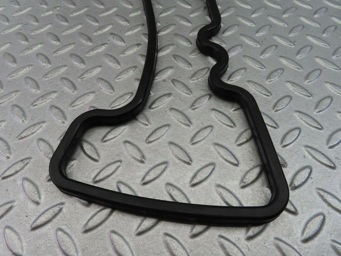 8103 Mercedes-Benz W108 Valve Cover Gasket Seal 1300160221