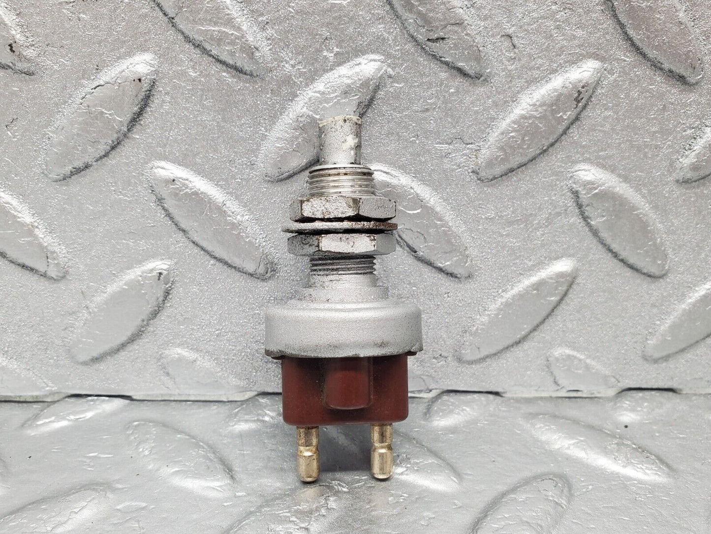 46000 Mercedes-Benz V123 240D LWB Brake Light Switch 190130