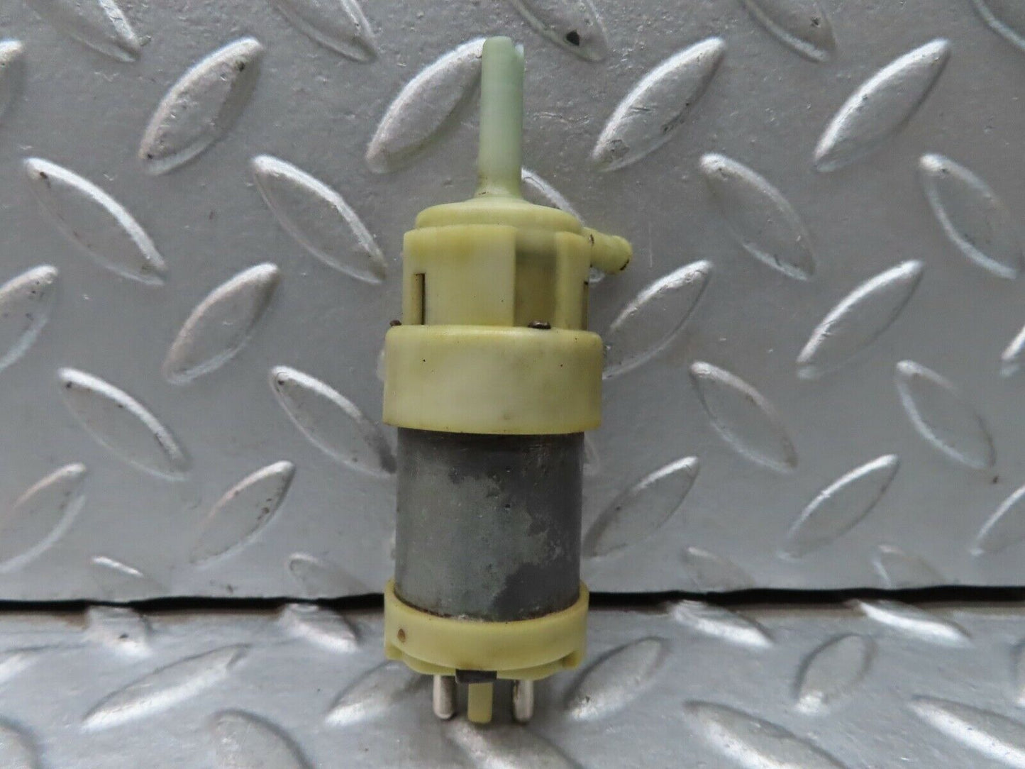 19174 Mercedes-Benz W123 300D Windscreen Washer Pump