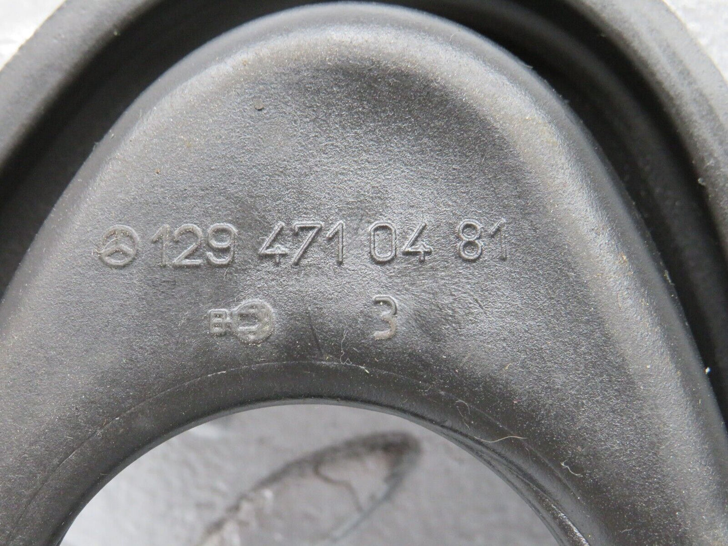 39717 Mercedes-Benz R129 320SL Coupe Fuel Tank Rubber Seal 1294710381 1294710481