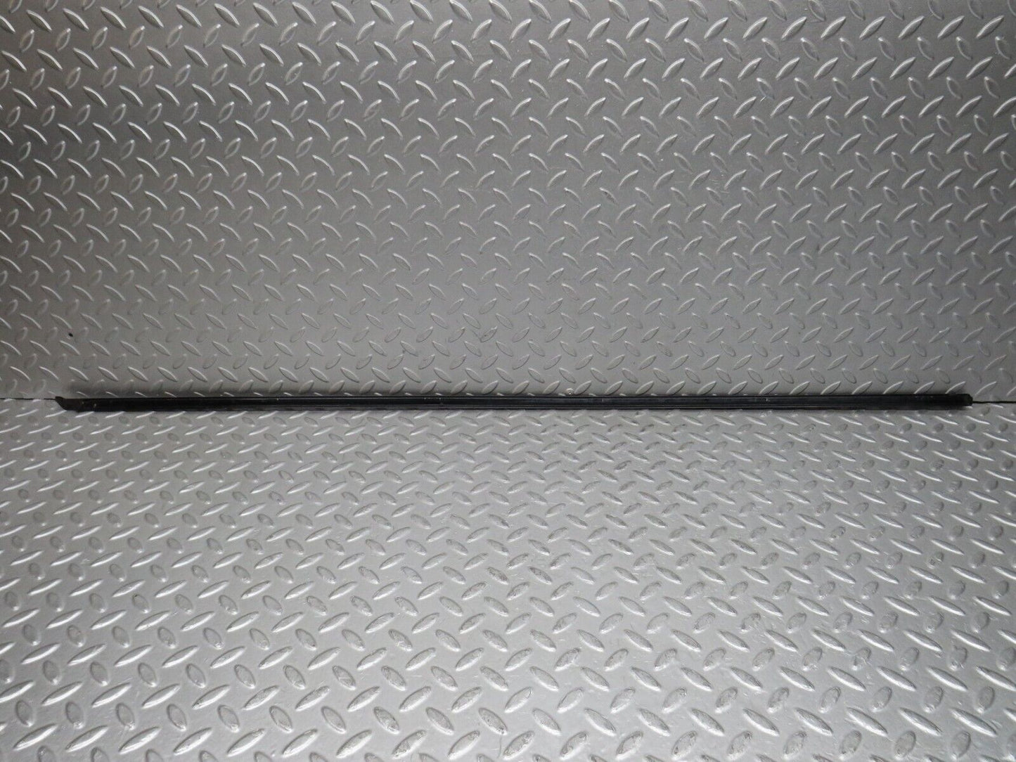 37891 Mercedes-Benz A124 320E Cabriolet Left Door Window Moulding Trim