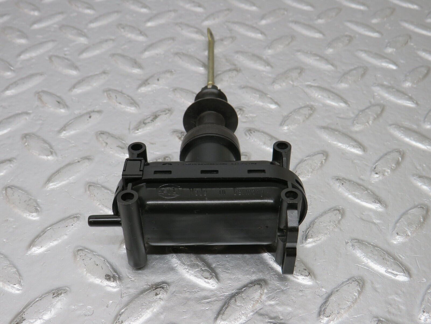 33648 Mercedes-Benz W201 190E 2.0L Door Lock Vacuum Actuator Rear Right
