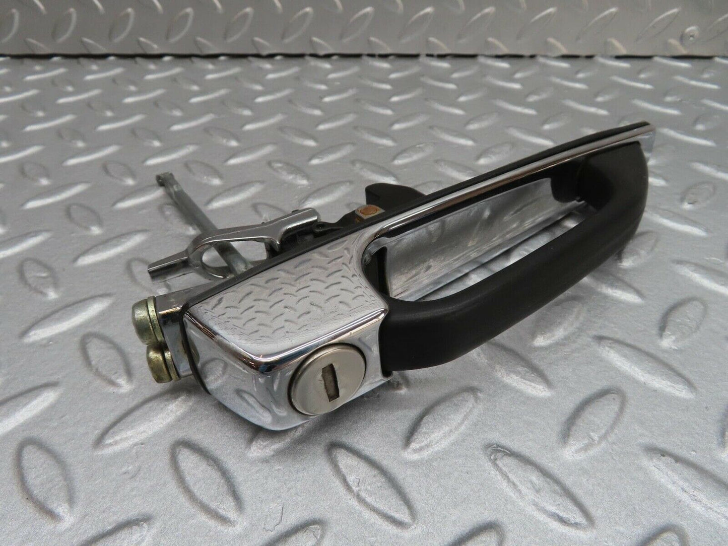 15968 Mercedes-Benz W123 280E Front Left Exterior Door Handle No Key