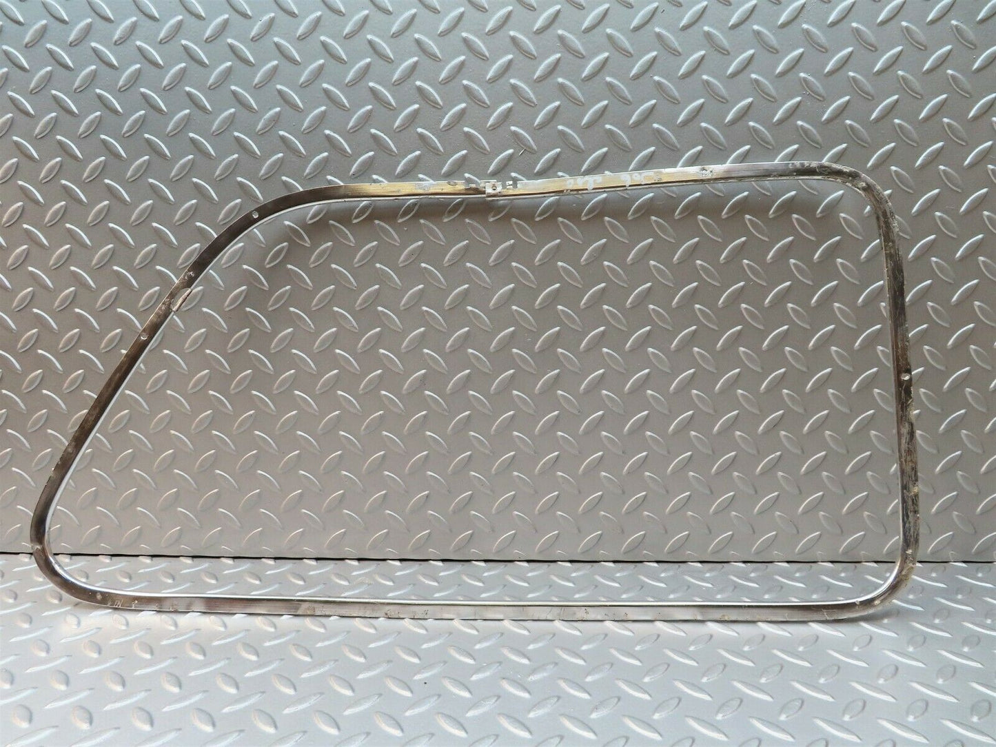 2048 Mercedes-Benz W105 219 PONTON Front Left Door Chrome Trim