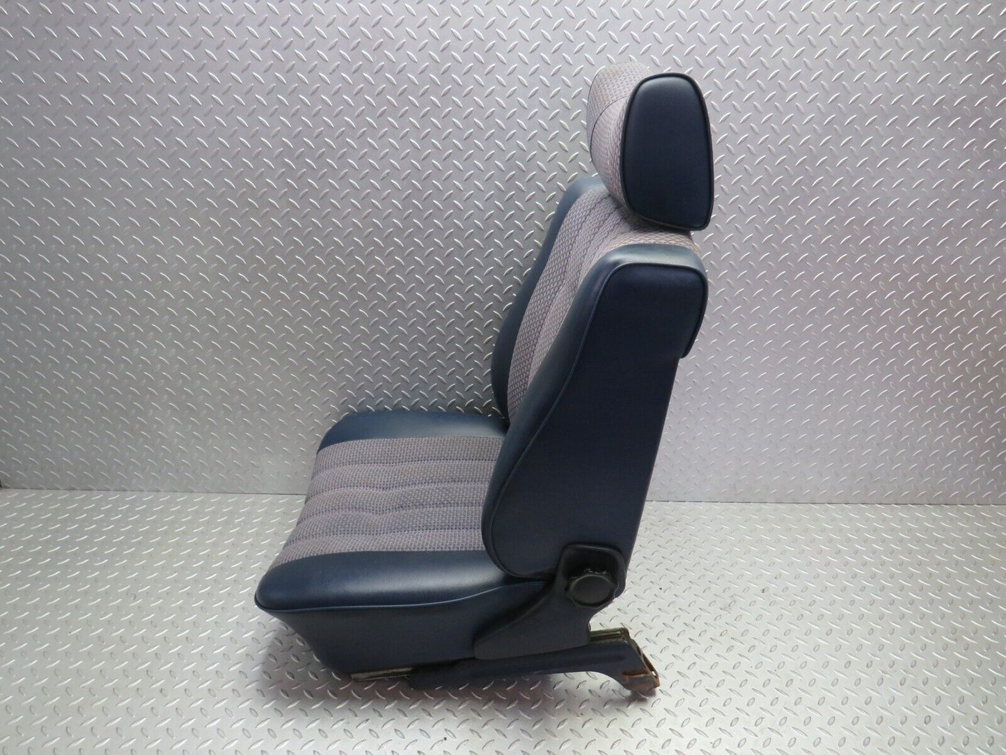 31147 Mercedes-Benz W123 200D Front Left Passenger Seat Blue