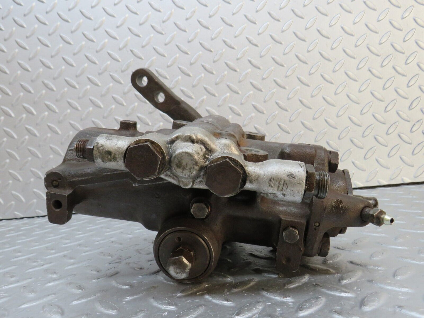 37599 Mercedes-Benz W109 300SEL Steering Box Rack 1124612705 1094610401