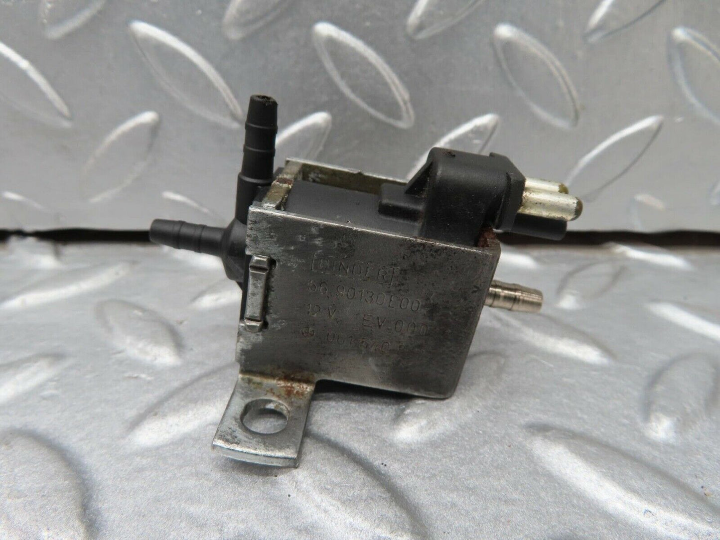 16502 Mercedes-Benz W124 260E Vacuum Control Valve 0015408697