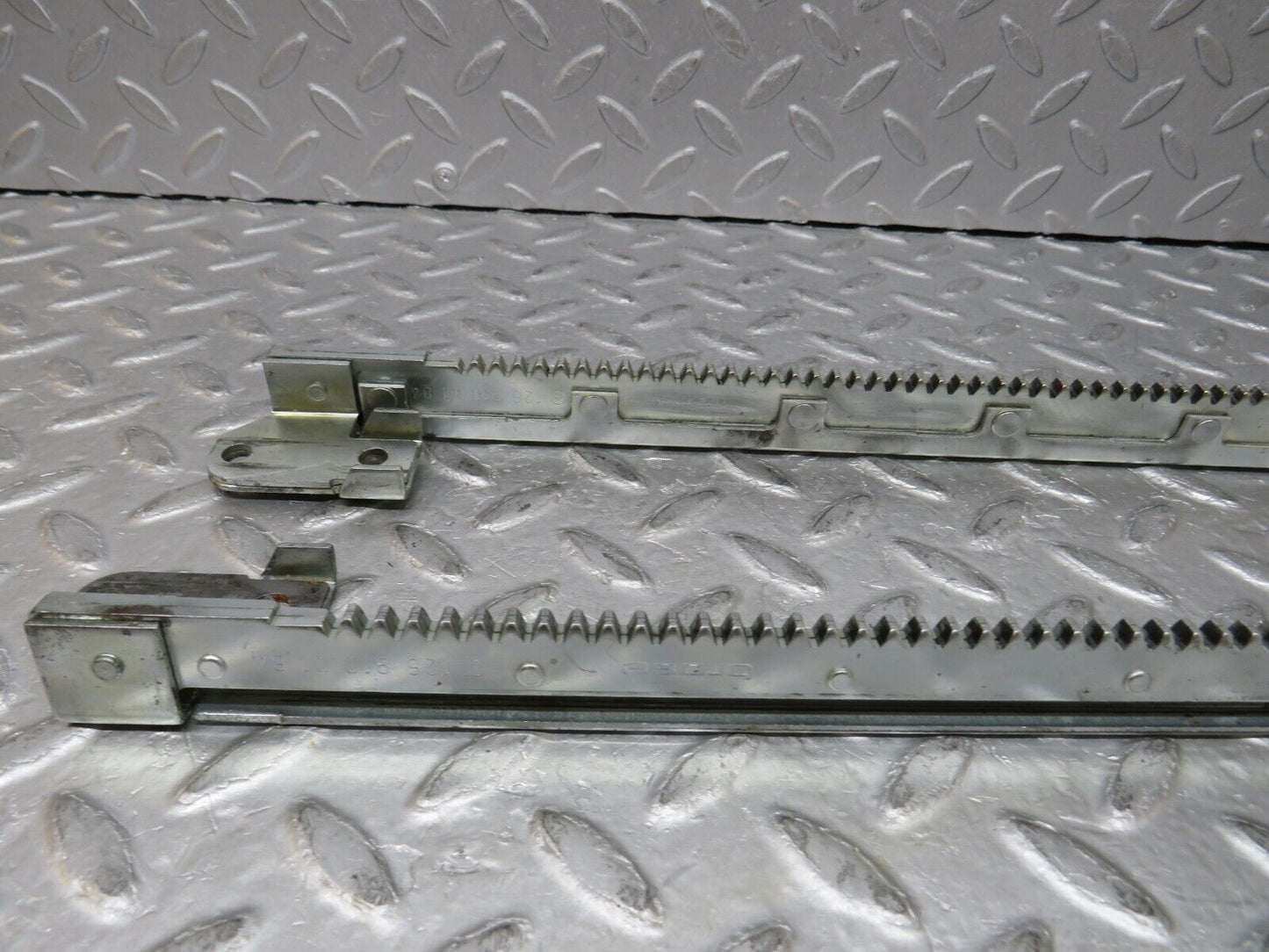 37083 Mercedes-Benz C126 420SEC Coupe Electric Seat Rail Pair 1269100184