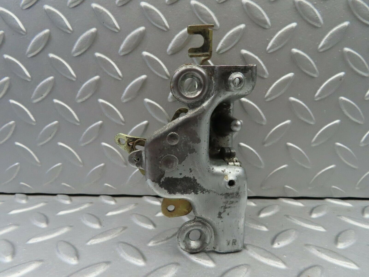 6872 Mercedes-Benz C107 350SLC Coupe Right Door Lock Mechanism