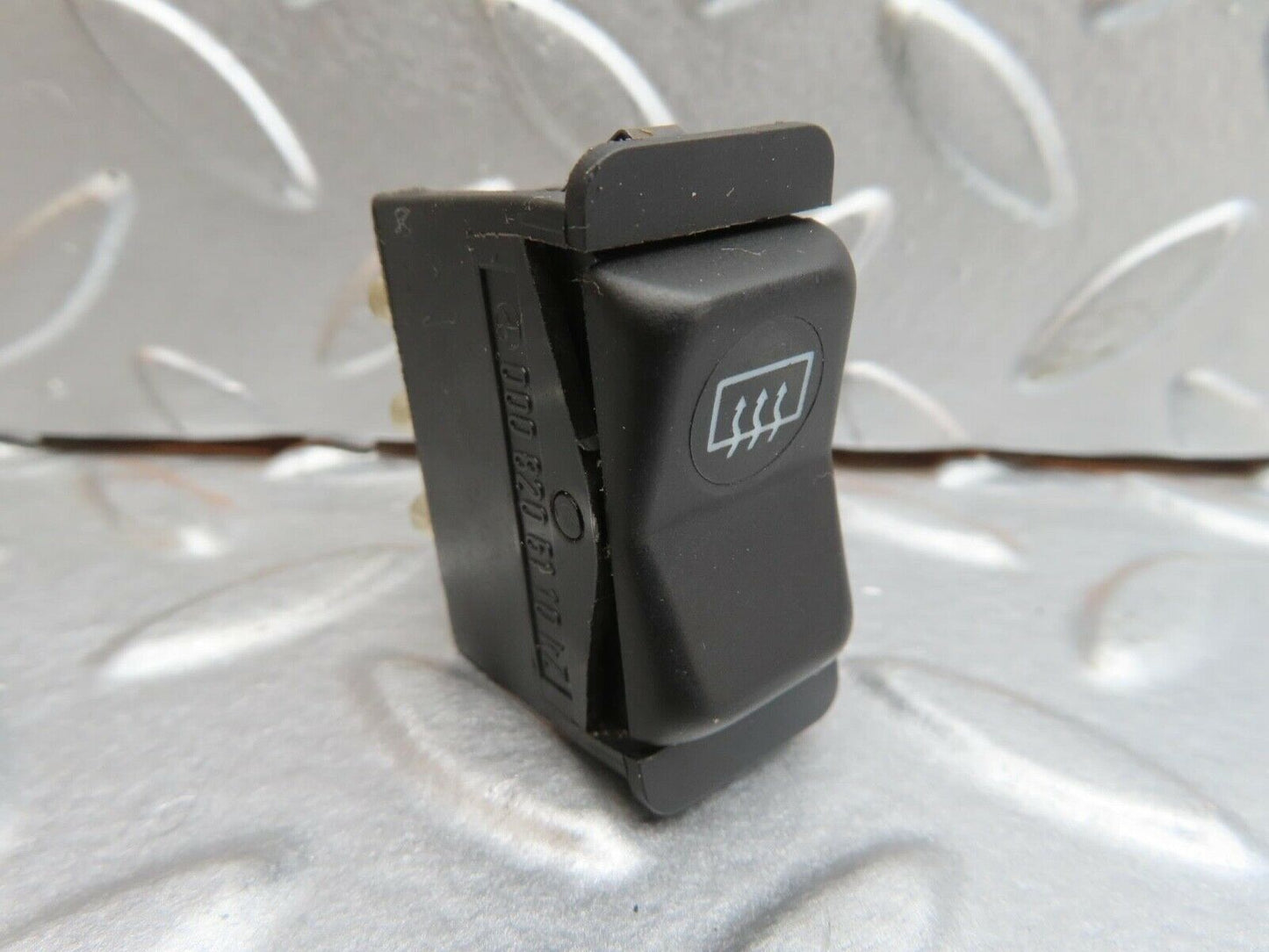 13671 Mercedes-Benz W123 200 Rear Windscreen Defroster Switch 0008206110